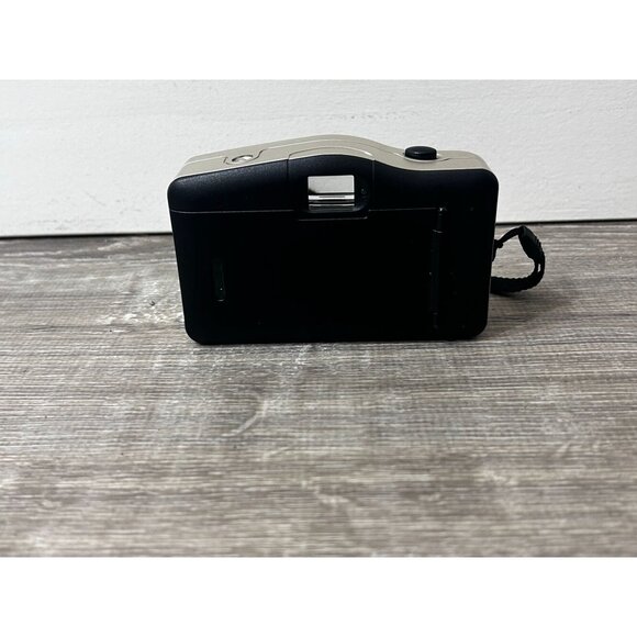 Bell and Howell 706 Film Auto Flash 30mm Focus Free Camera - Picture 2 of 7